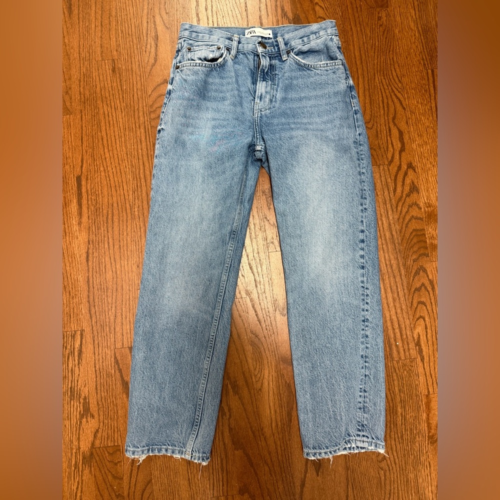 Zara women’s  Straight Jeans in Light Blue Denim